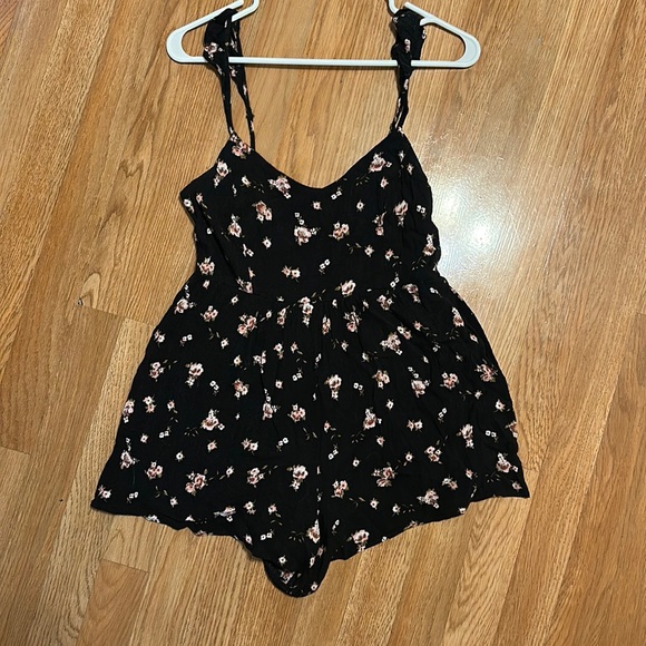 Floral ruffle romper - Picture 1 of 7